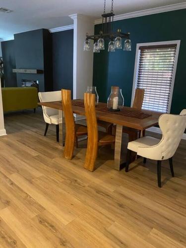 Magnolia House 3 Bedroom 2 And Half Baths And 5 Beds