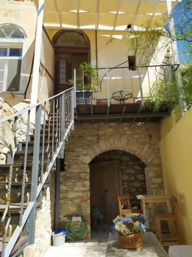 Apartamento Ermoupolis 1834 Traditional Stone Yard House