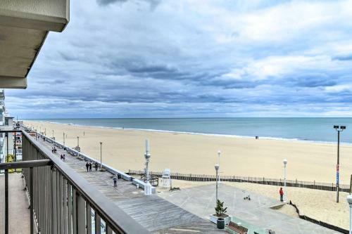 Apartamento Chic Oceanfront Condo Less Than Half Mi To Boardwalk!