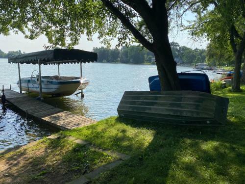 Cottages On Sand Lake - The Lakeside Cabin