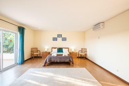 Villa Cordeiro - Heated Pool - Free Wi-fi - Air Con