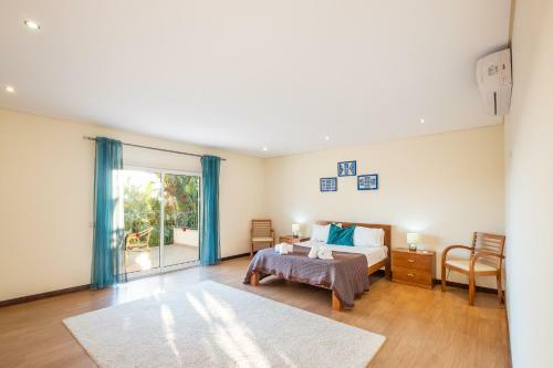 Villa Cordeiro - Heated Pool - Free Wi-fi - Air Con