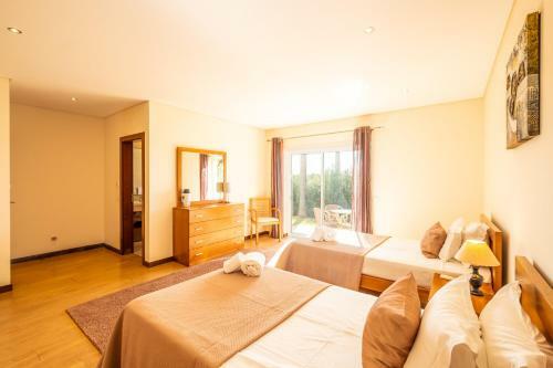 Villa Cordeiro - Heated Pool - Free Wi-fi - Air Con