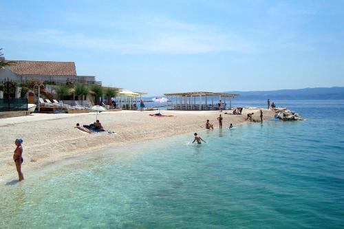 Apartments With A Parking Space Mali Rat (omis) - 15262