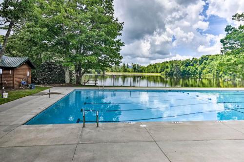 Mountain Getaway Home In A Resort Community!