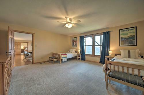 Bright Sapphire Escape Near Hiking And Golfing!