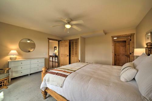 Bright Sapphire Escape Near Hiking And Golfing!