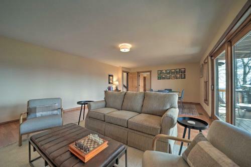 Bright Sapphire Escape Near Hiking And Golfing!
