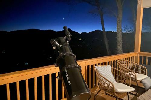 Bright Sapphire Escape Near Hiking And Golfing!