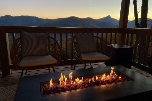 Bright Sapphire Escape Near Hiking And Golfing!