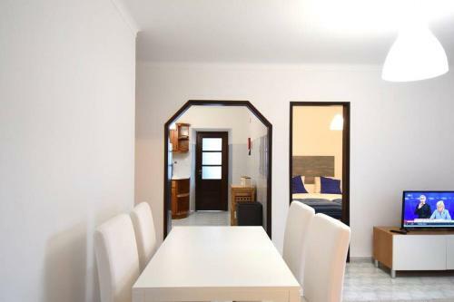 Casa Dos Rouxin�is - Villa With Patio & Barbecue