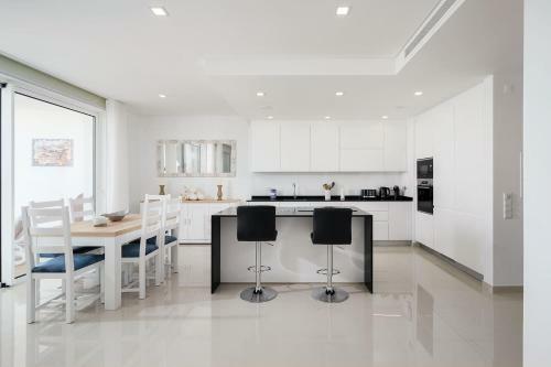 Gorgeous Marina View Apartment, Close To The Beach