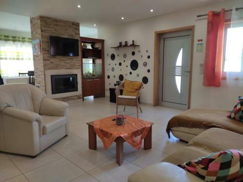 Hostal Room In Villa - 4 Bedroom House With Private Pool