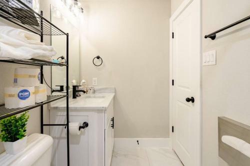 Master Bedroom Suite In A Shared House Near Downtown Dallas