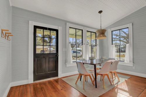 Gorgeous Home 1 Blk From Main With Hot Tub & Fire Pit!