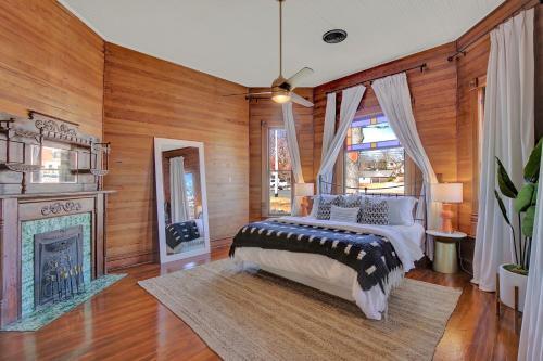 Gorgeous Home 1 Blk From Main With Hot Tub & Fire Pit!