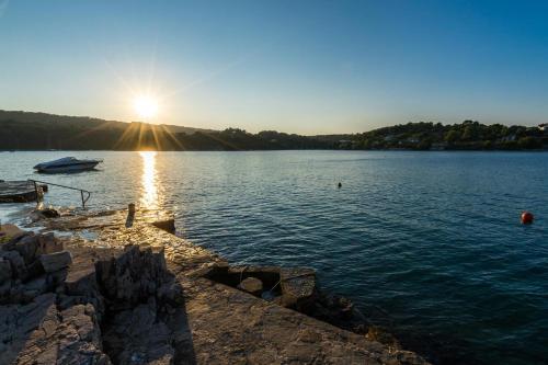 Apartments By The Sea Necujam, Solta - 16727