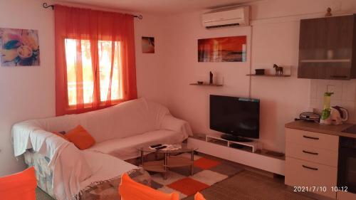 Apartments By The Sea Necujam, Solta - 18664