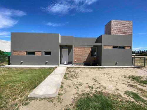 Casa Con Pileta En Barrio Privado, 2 Dormitorios.