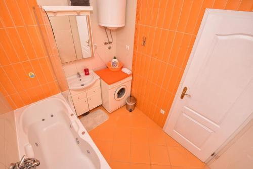 Apartments With A Parking Space Igrane, Makarska - 16878