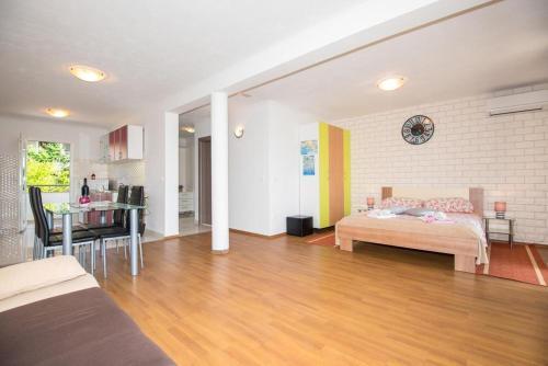 Apartments With A Parking Space Igrane, Makarska - 16878