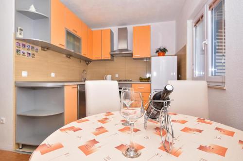 Apartments With A Parking Space Igrane, Makarska - 16878