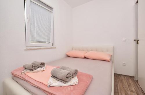 Apartments With A Parking Space Igrane, Makarska - 16878