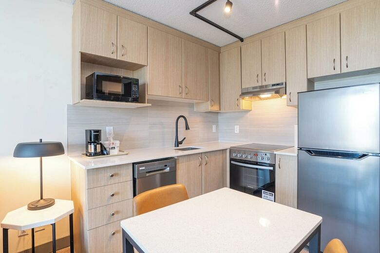 Hotel Sandman Suites On Davie
