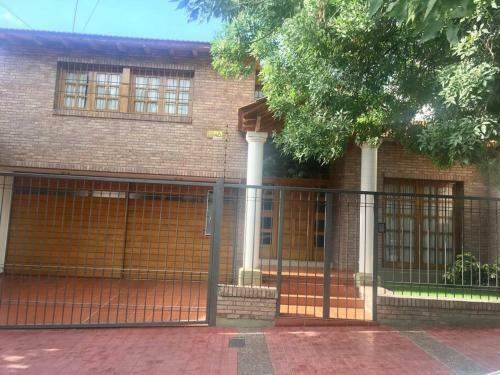 Casa Categor�a Cerca Parque General San Martin.