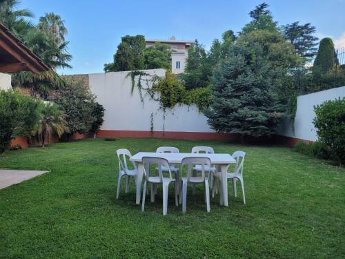 Casa Categor�a Cerca Parque General San Martin.
