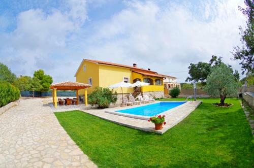 House Sandi, Village Jur?i?i