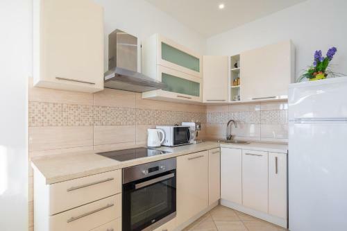 Apartment Mali Pariz