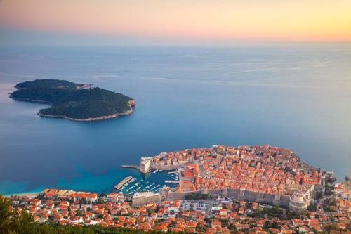 L.b. Beach Apartment