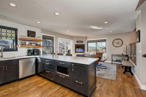 Ontario Manor Unit A