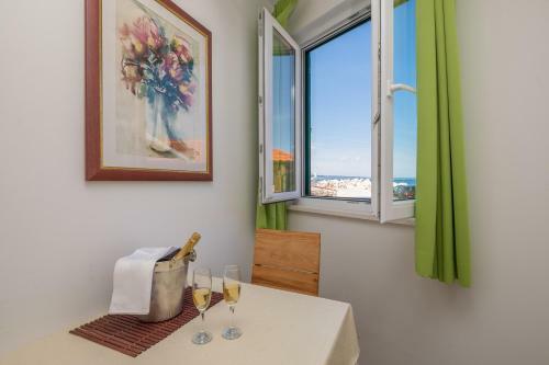 Apartamentos The Beach Suites