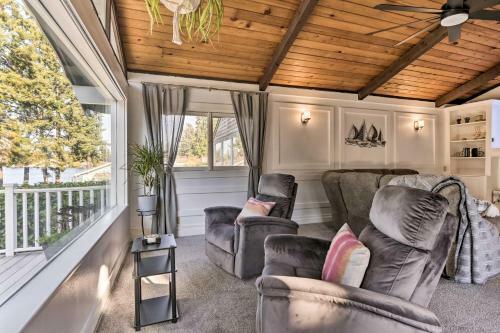 Luxe Federal Way Retreat With Dock And Fire Pit!