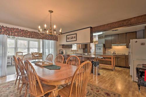 Charming Oakhill House - 2 Mi To Dtwn Dells
