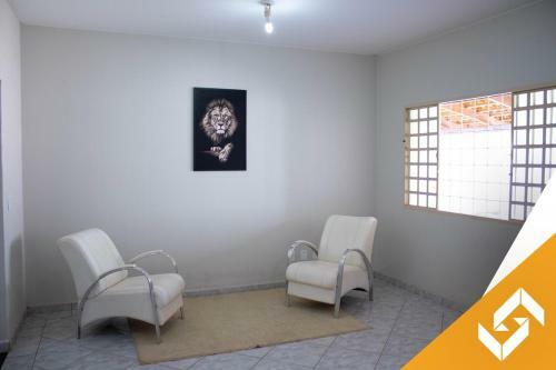 Casa Com 03 Quartos E Piscina Aquecida Em Bairro Residencial