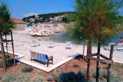 Apartments With A Parking Space Jelsa, Hvar - 4028