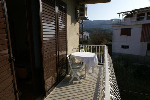 Apartments With A Parking Space Jelsa, Hvar - 4028