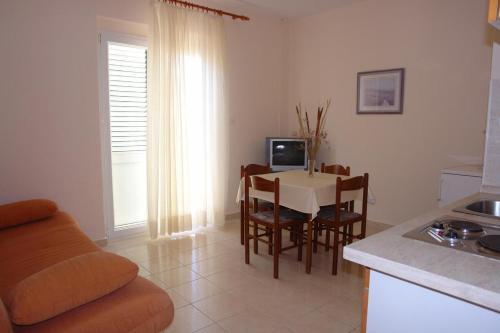 Apartments With A Parking Space Mandre, Pag - 18748