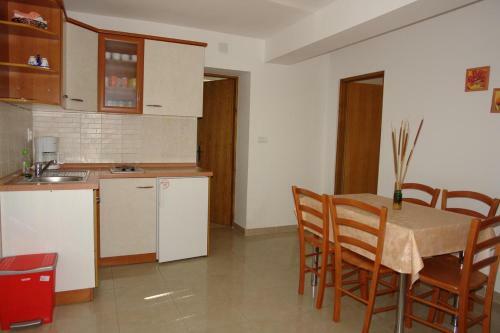 Apartments With A Parking Space Mandre, Pag - 18748