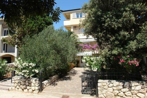 Apartments With A Parking Space Mandre, Pag - 18748