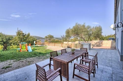 Holiday Home Ante - Garden Terrace