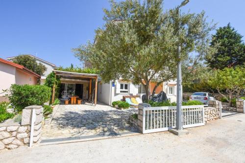 Apartments With A Parking Space Mandre, Pag - 18273