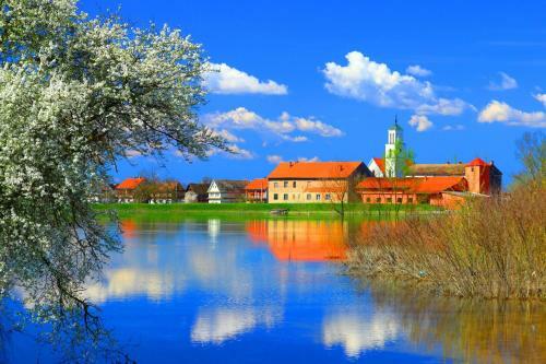 Riverside House Bojko