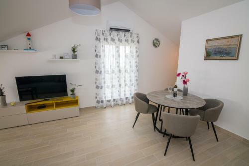 Skylight Apartments