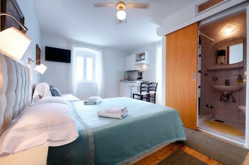 Apartments By The Sea Komiza, Vis - 9703