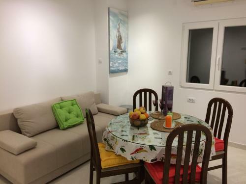 Apartment Marina Komiza
