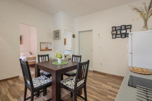 Apartment E?a